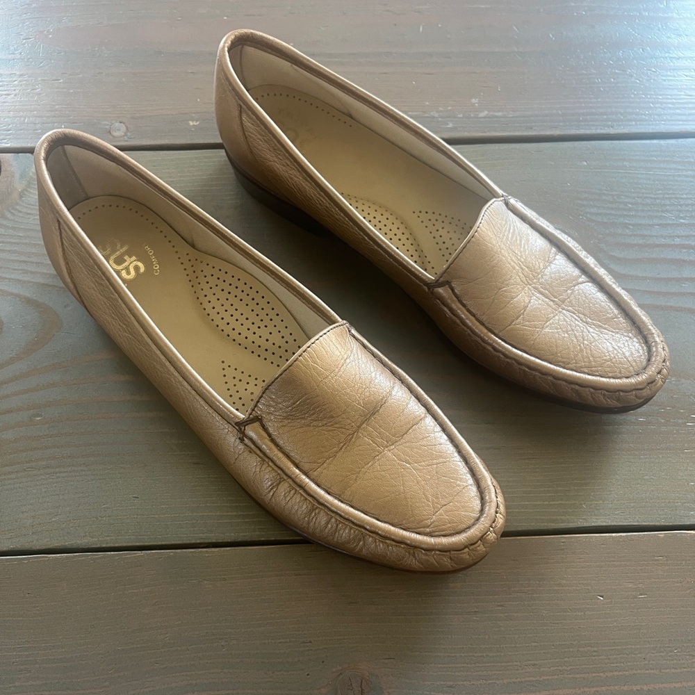 SAS Tripad Comfort Foot Metallic Gold Loafers Sz 9